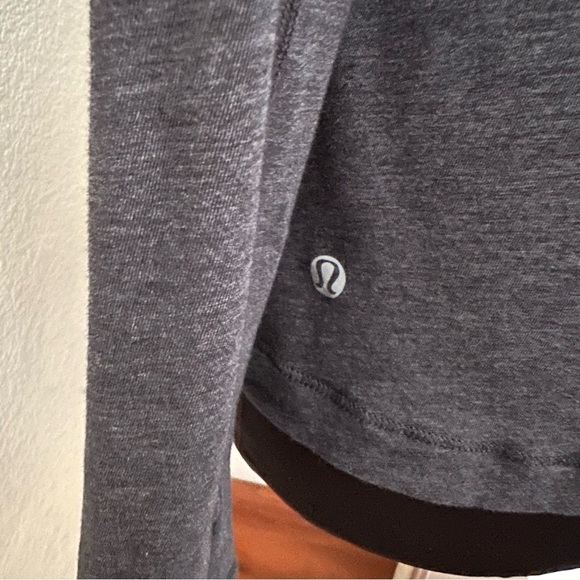 Lululemon Woman’s Gym Yoga Stretchy Long Sleeve Heathered Gray Pullover Top - Picture 9 of 10